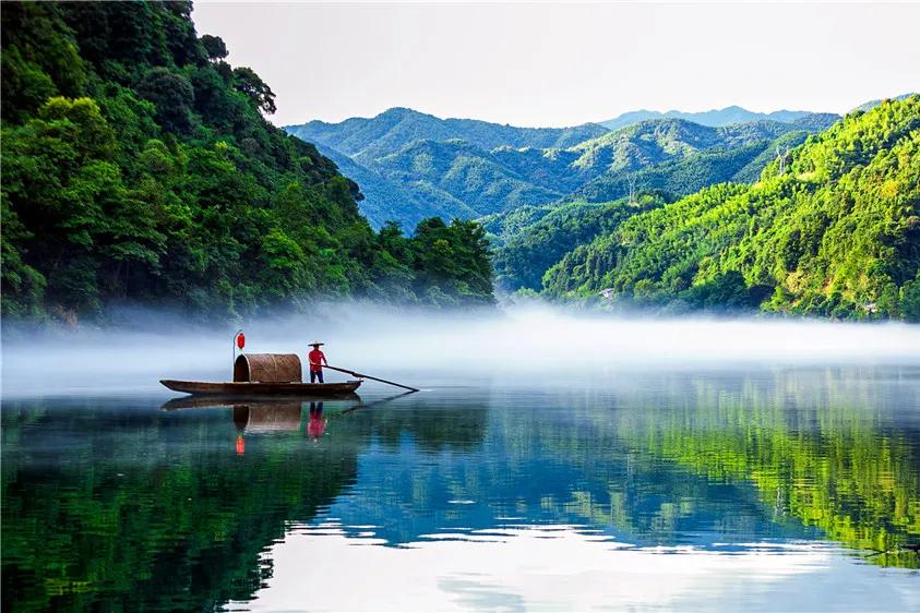 东江湖雾景参考，实际以当日景观为准